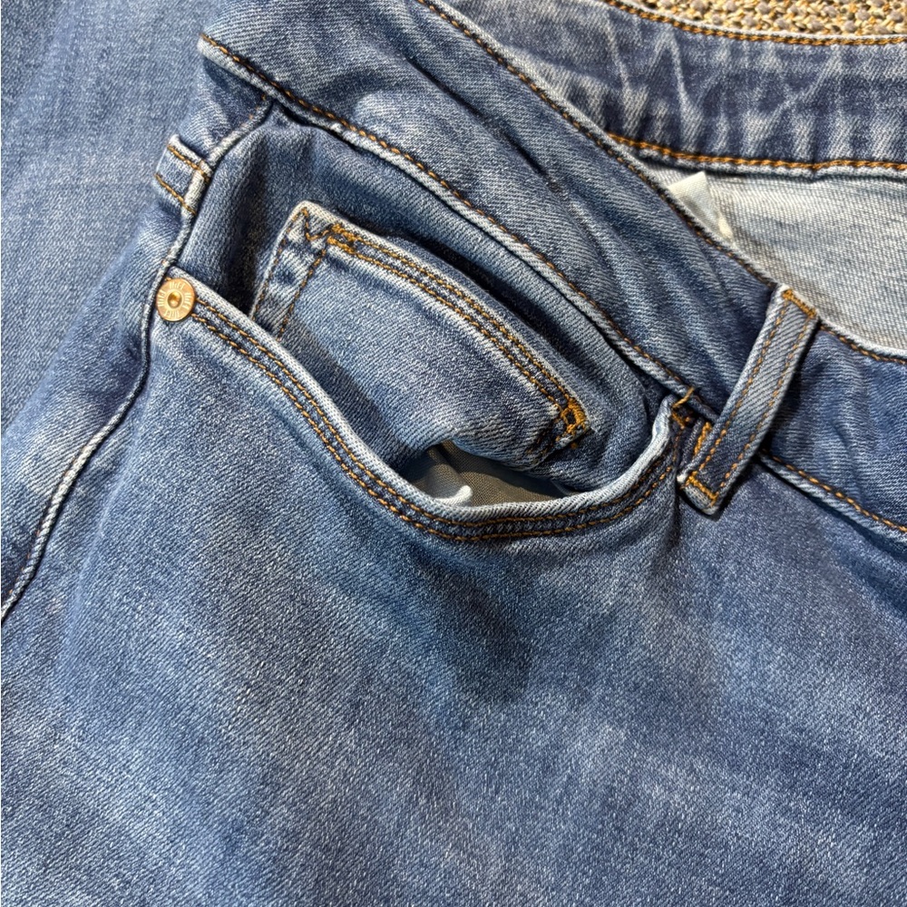 Classic Blue Women's Jeans - Picture 2 of 8